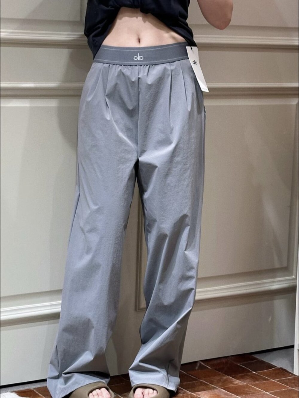 ALO Yoga Steel Gray Suit Up Trouser (Brand new with tags)-Regular 30" Inseam🔥🌟